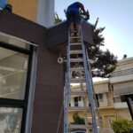 Το κρεοπωλείο σε ώρα εργασίας κατά την διαμόρφωση της πρόσοψης: